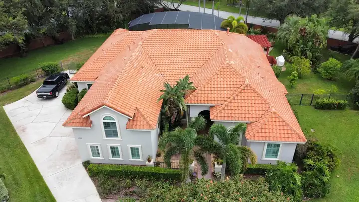 Exterior cleaning results in Winter Garden, Florida